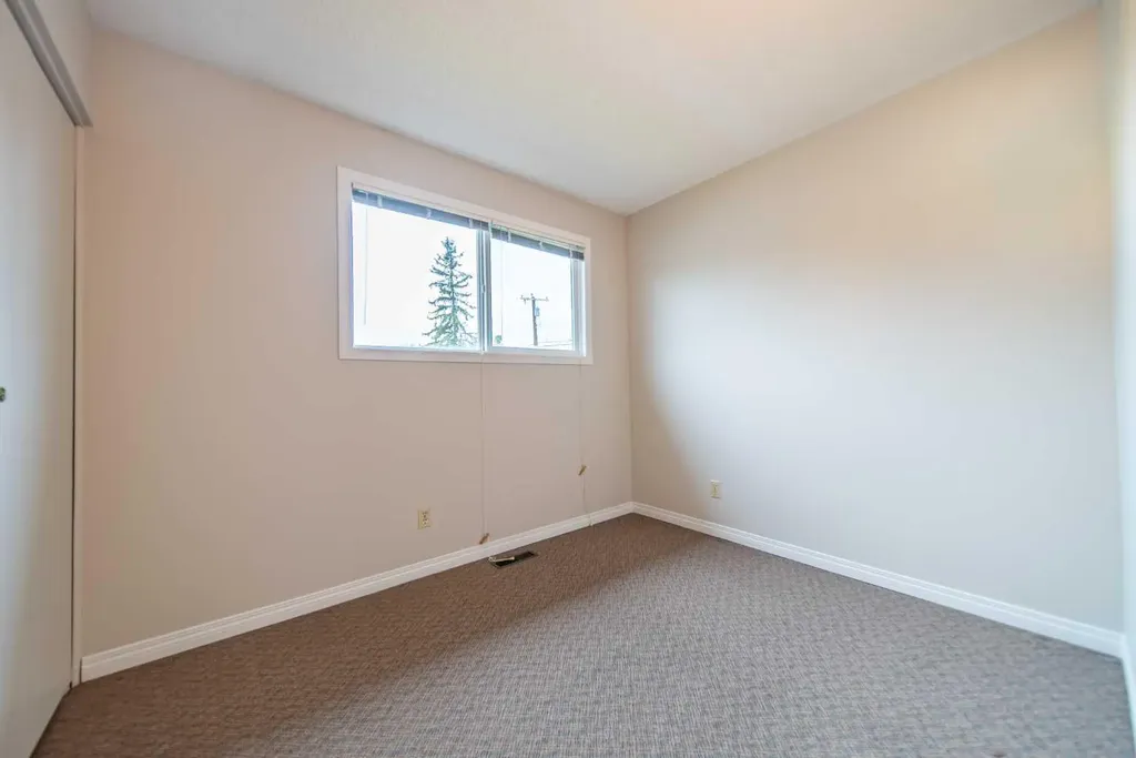 5119 30 Avenue SW Calgary AB T3E 6R2