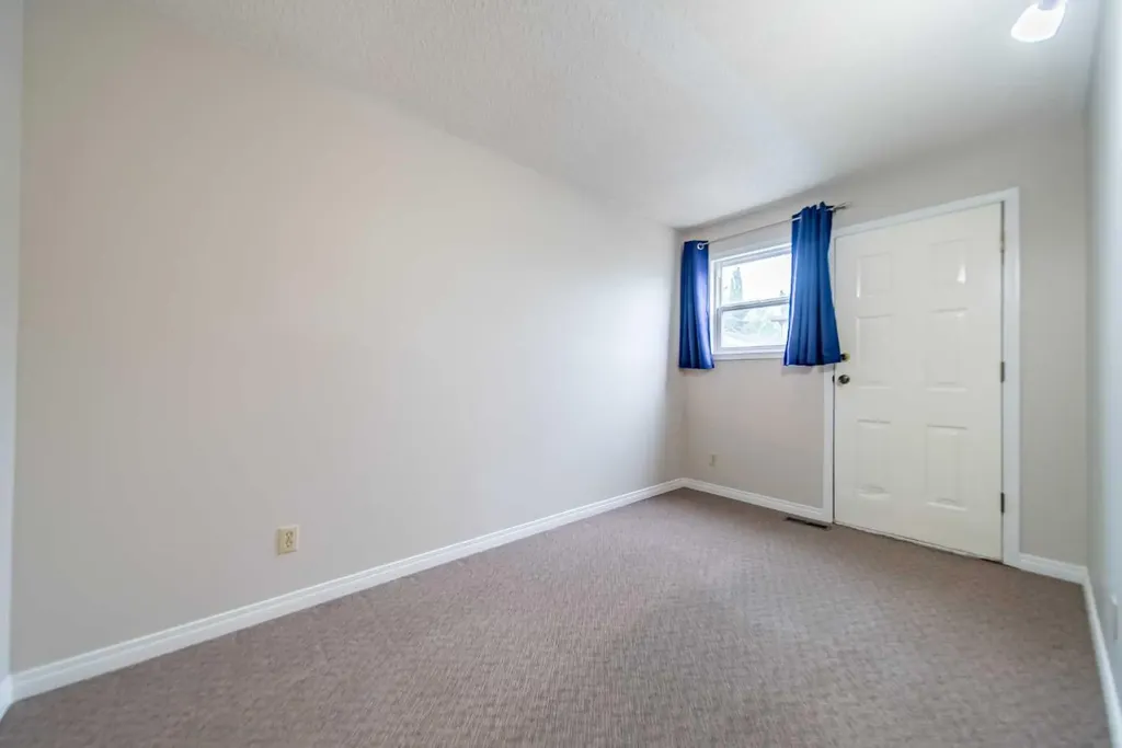 5119 30 Avenue SW Calgary AB T3E 6R2