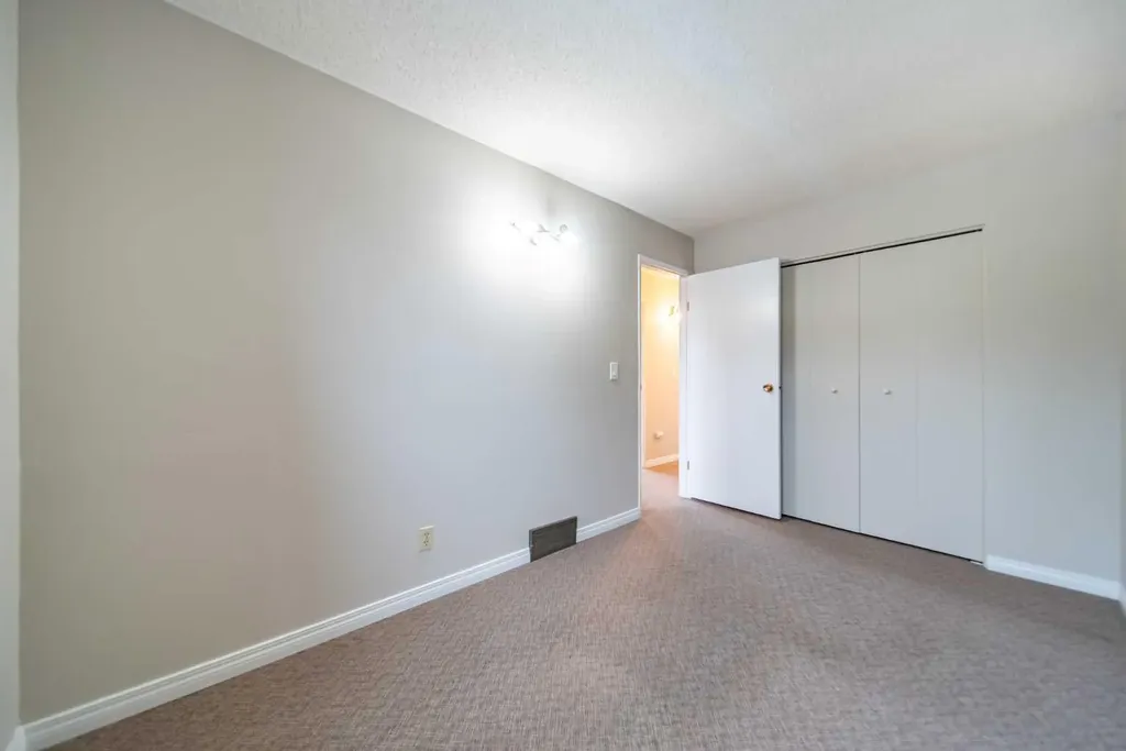 5119 30 Avenue SW Calgary AB T3E 6R2