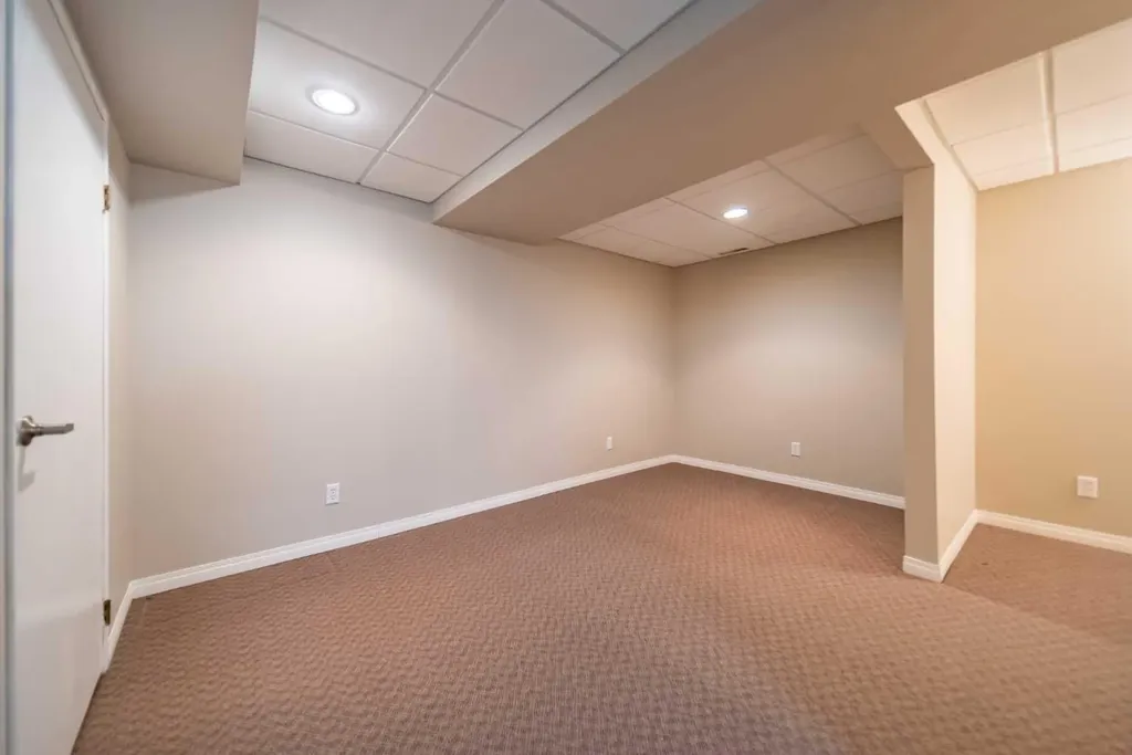 5119 30 Avenue SW Calgary AB T3E 6R2