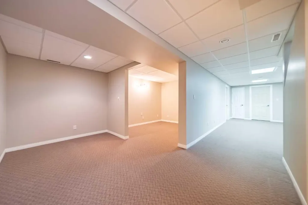 5119 30 Avenue SW Calgary AB T3E 6R2
