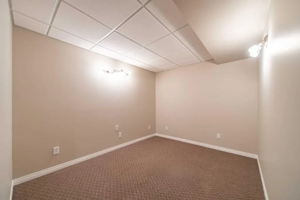 5119 30 Avenue SW Calgary AB T3E 6R2