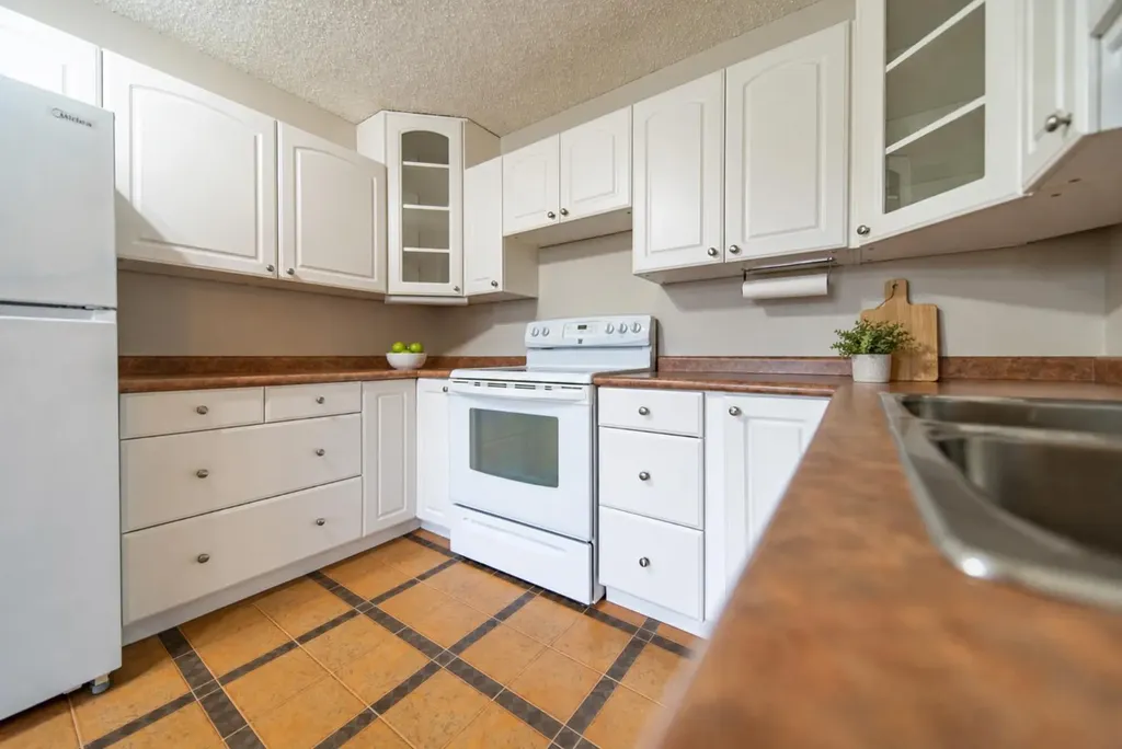 5119 30 Avenue SW Calgary AB T3E 6R2