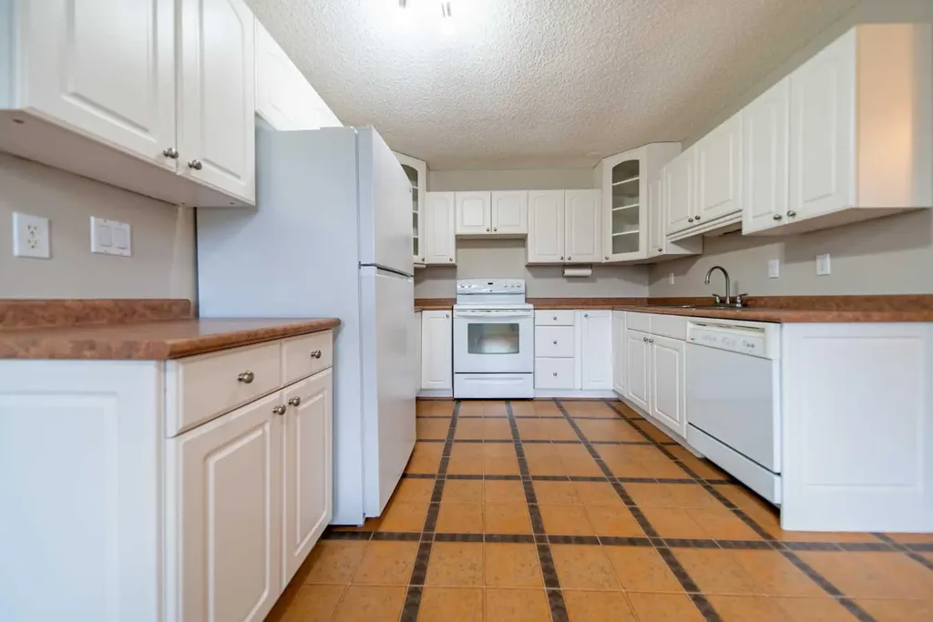 5119 30 Avenue SW Calgary AB T3E 6R2