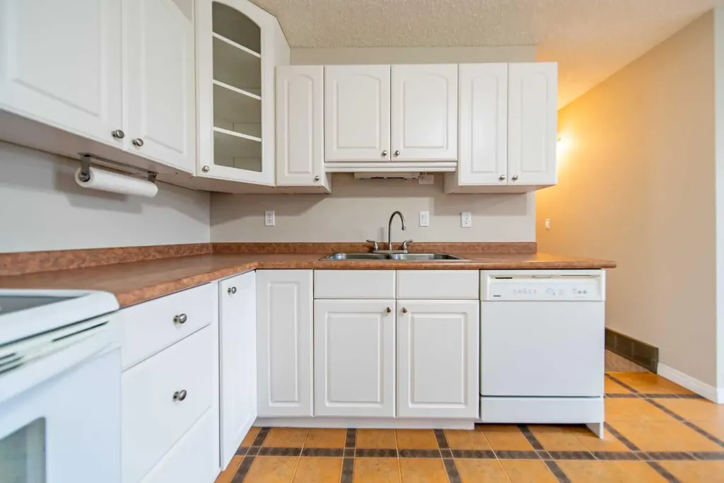 5119 30 Avenue SW Calgary AB T3E 6R2