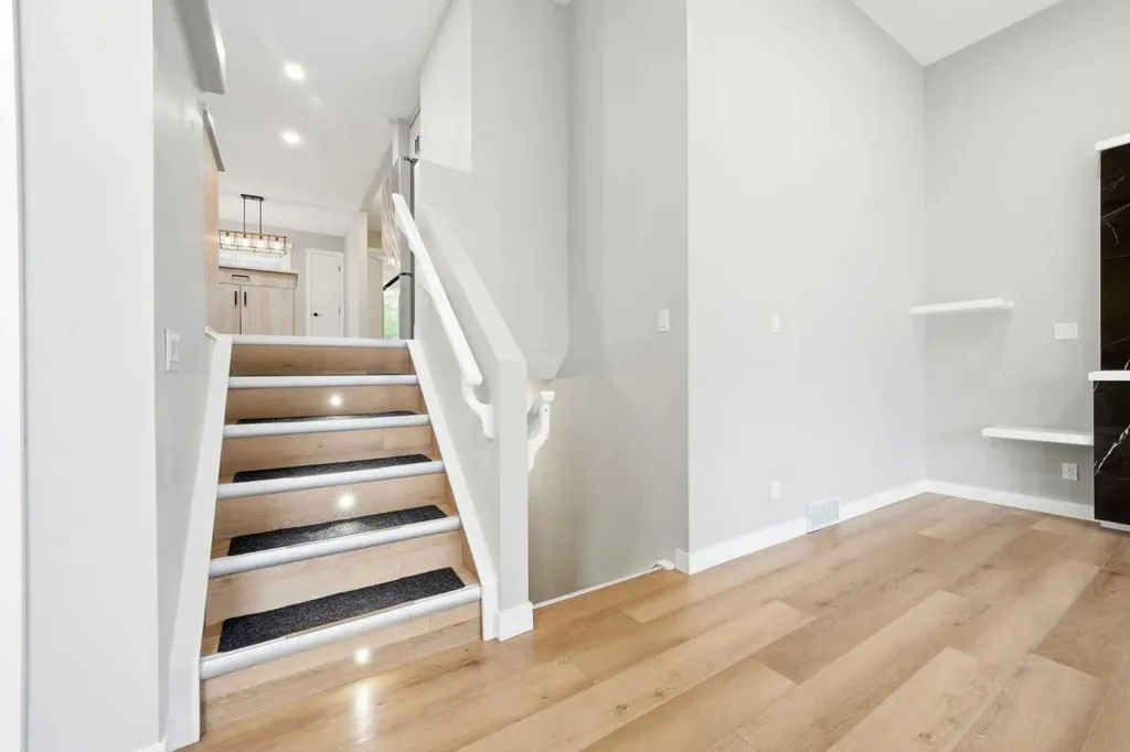 115 Coverdale Way NE Calgary AB T3K 4J5