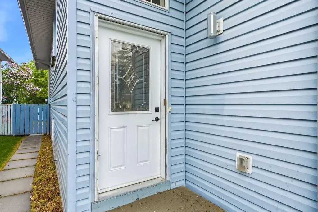 115 Coverdale Way NE Calgary AB T3K 4J5