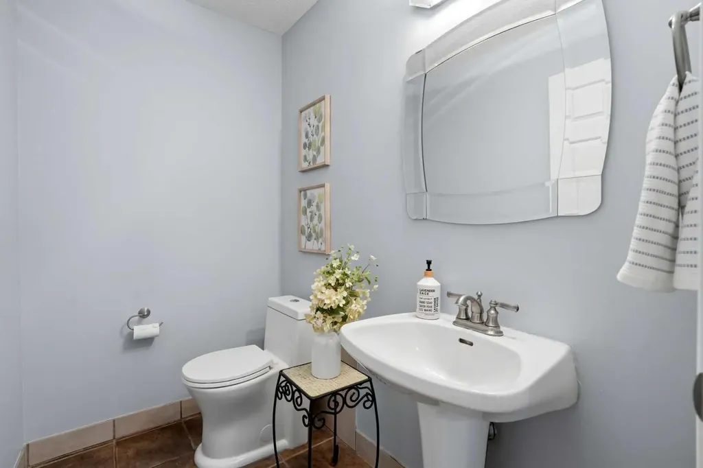 390 Douglas Ridge Circle SE Calgary AB T2Z 3H6