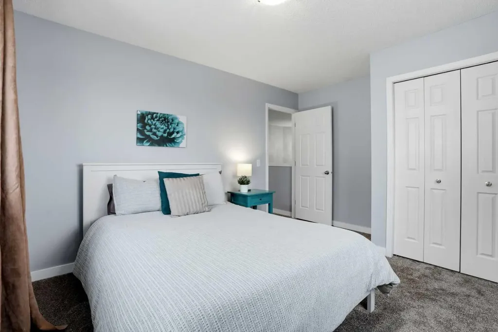 390 Douglas Ridge Circle SE Calgary AB T2Z 3H6