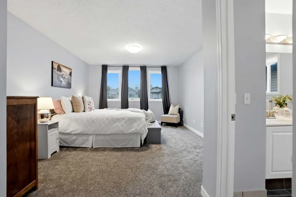 390 Douglas Ridge Circle SE Calgary AB T2Z 3H6