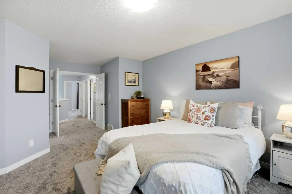 390 Douglas Ridge Circle SE Calgary AB T2Z 3H6
