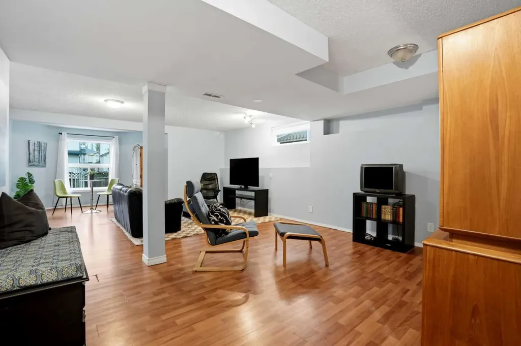 390 Douglas Ridge Circle SE Calgary AB T2Z 3H6
