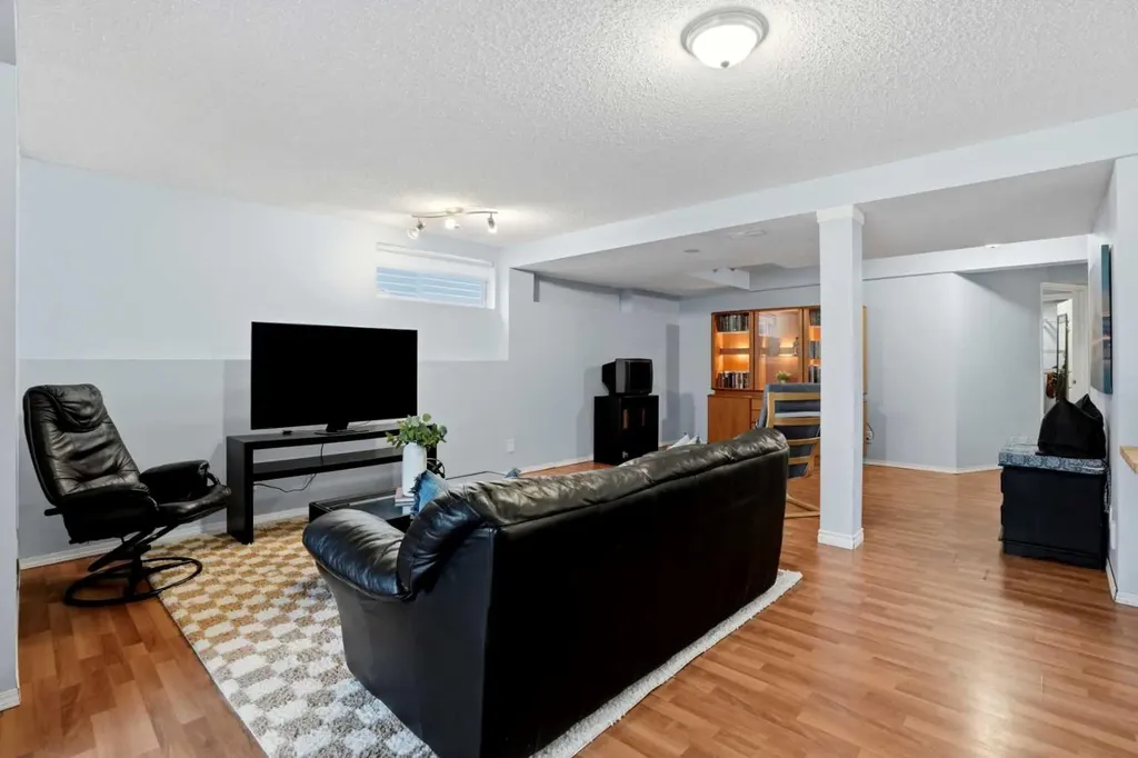 390 Douglas Ridge Circle SE Calgary AB T2Z 3H6