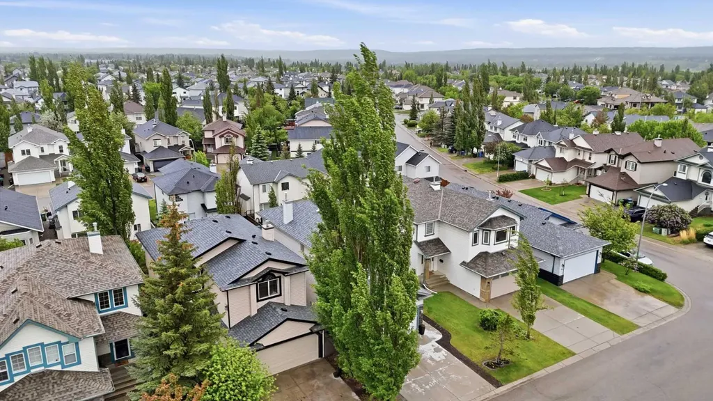 390 Douglas Ridge Circle SE Calgary AB T2Z 3H6