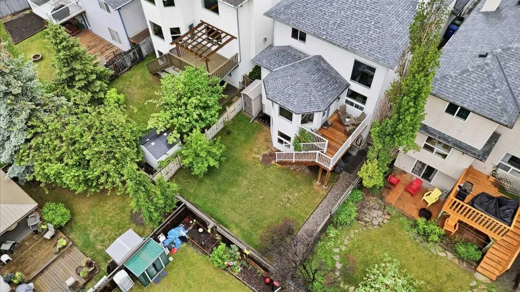 390 Douglas Ridge Circle SE Calgary AB T2Z 3H6