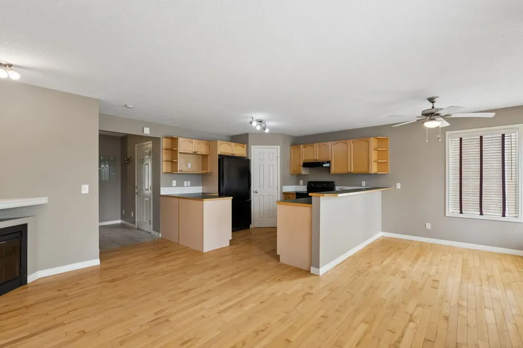 25 Hidden Creek Rise NW Calgary AB T3A6L3