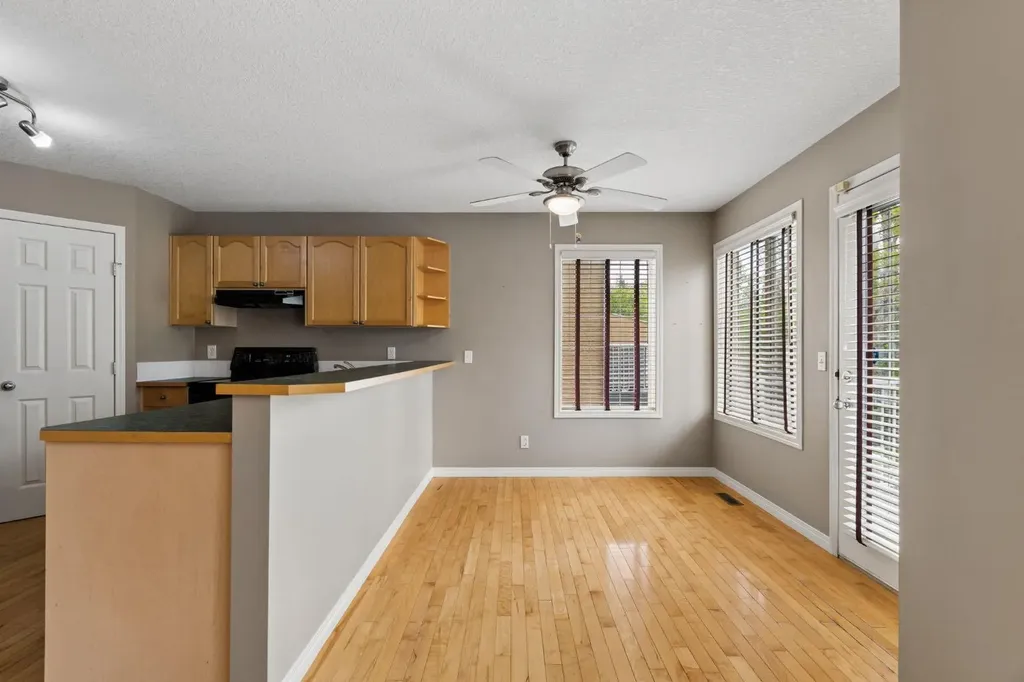 25 Hidden Creek Rise NW Calgary AB T3A6L3