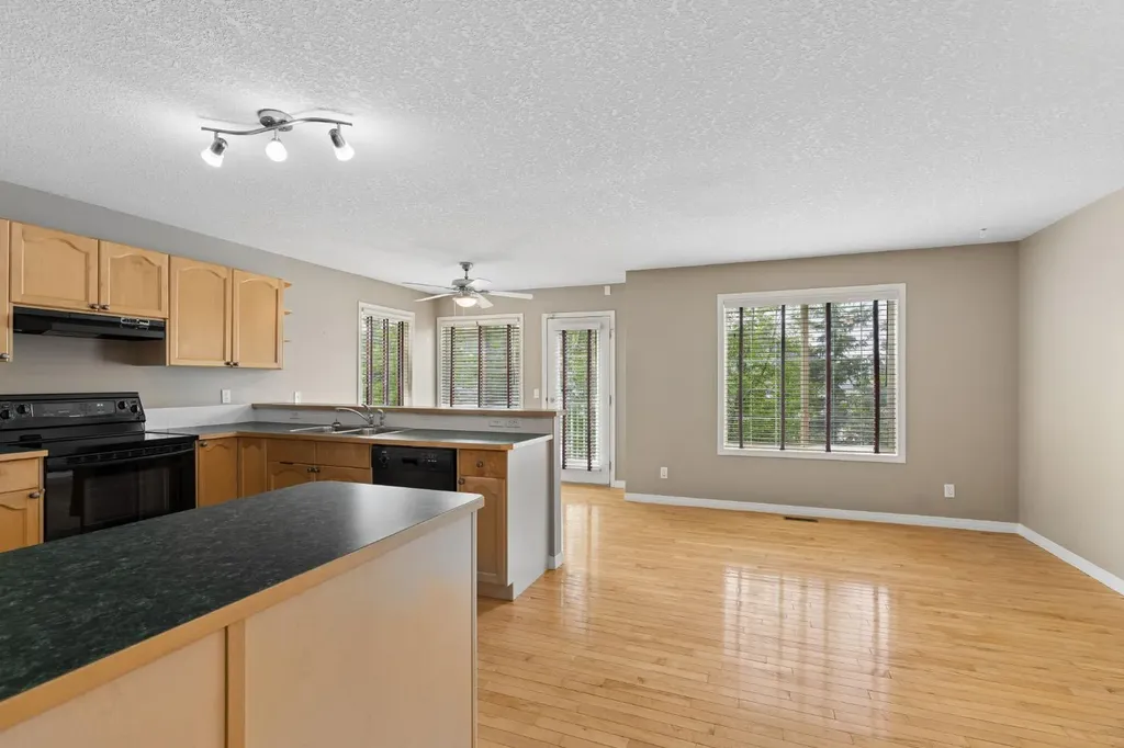 25 Hidden Creek Rise NW Calgary AB T3A6L3