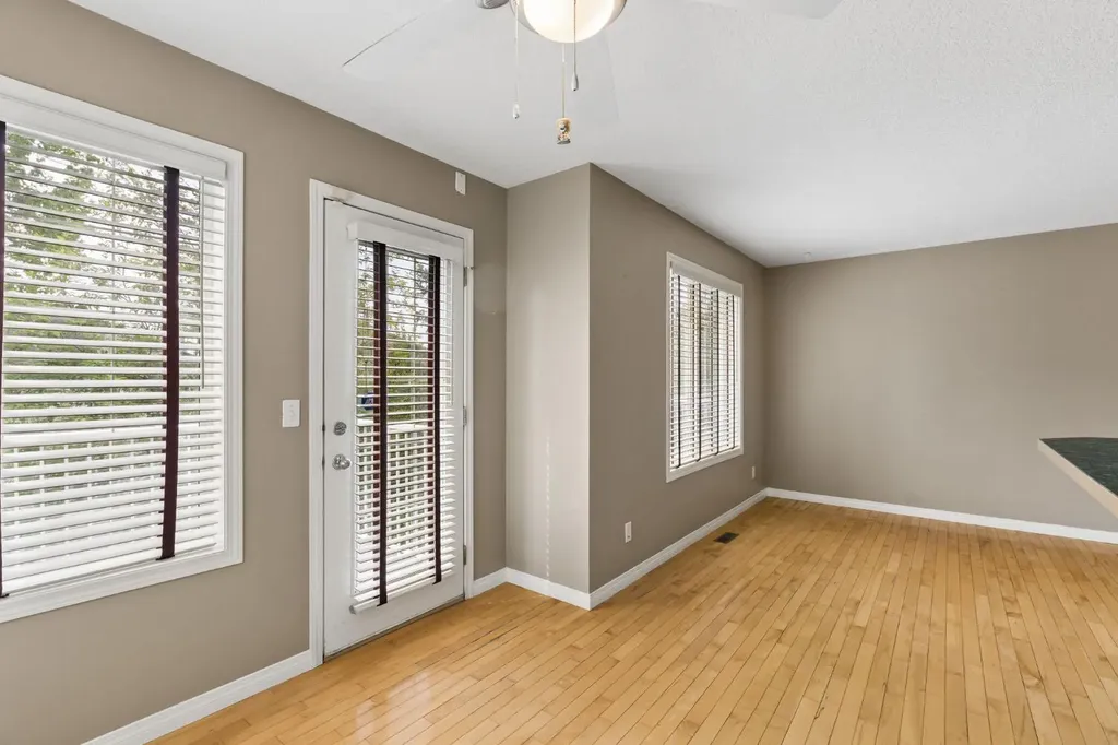25 Hidden Creek Rise NW Calgary AB T3A6L3