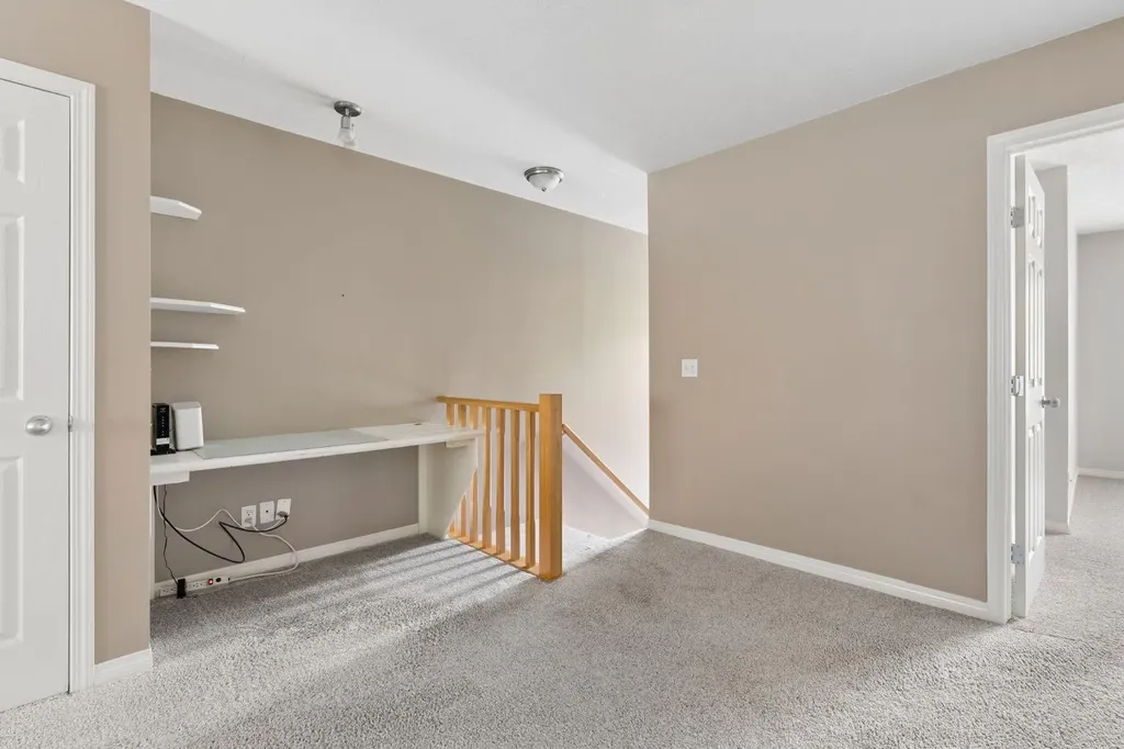 25 Hidden Creek Rise NW Calgary AB T3A6L3