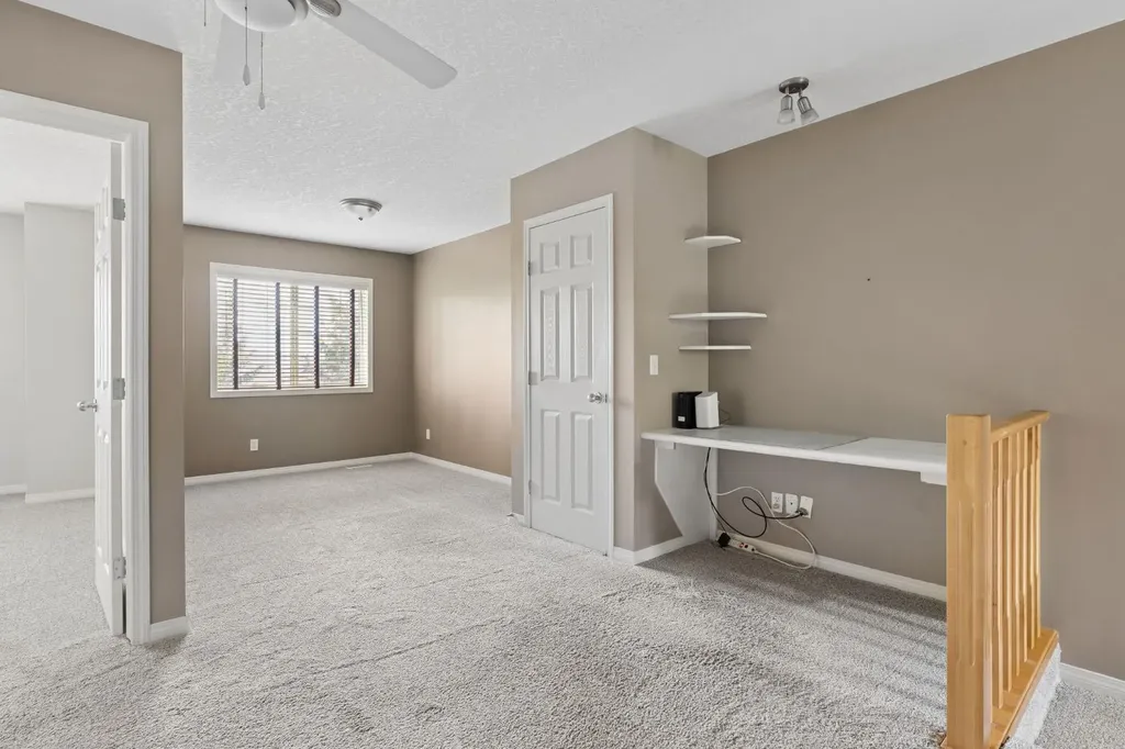 25 Hidden Creek Rise NW Calgary AB T3A6L3