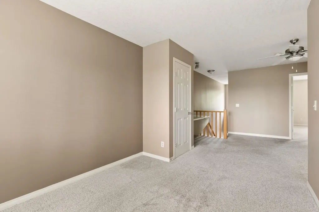 25 Hidden Creek Rise NW Calgary AB T3A6L3