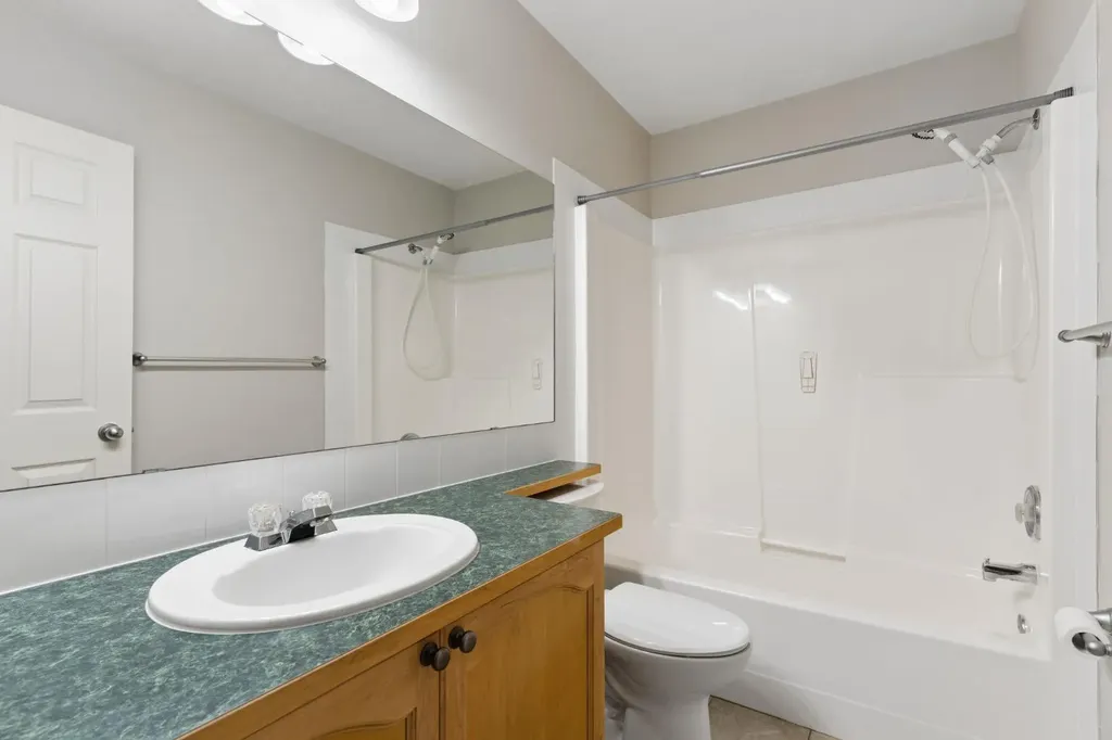 25 Hidden Creek Rise NW Calgary AB T3A6L3