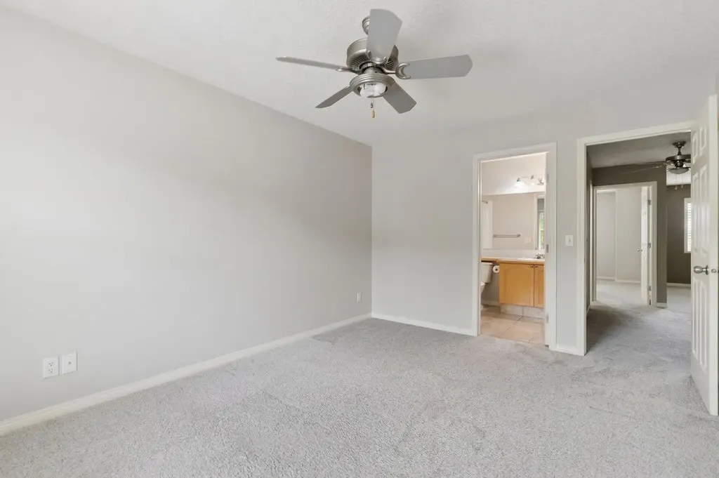 25 Hidden Creek Rise NW Calgary AB T3A6L3