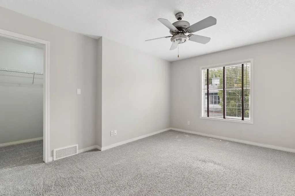 25 Hidden Creek Rise NW Calgary AB T3A6L3