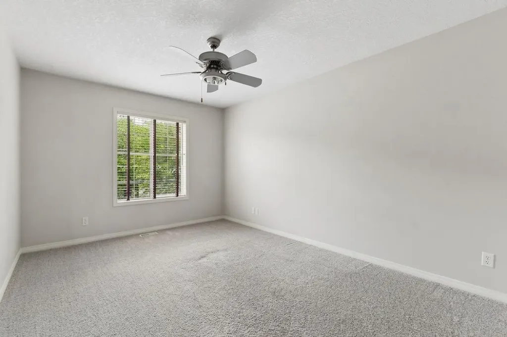 25 Hidden Creek Rise NW Calgary AB T3A6L3