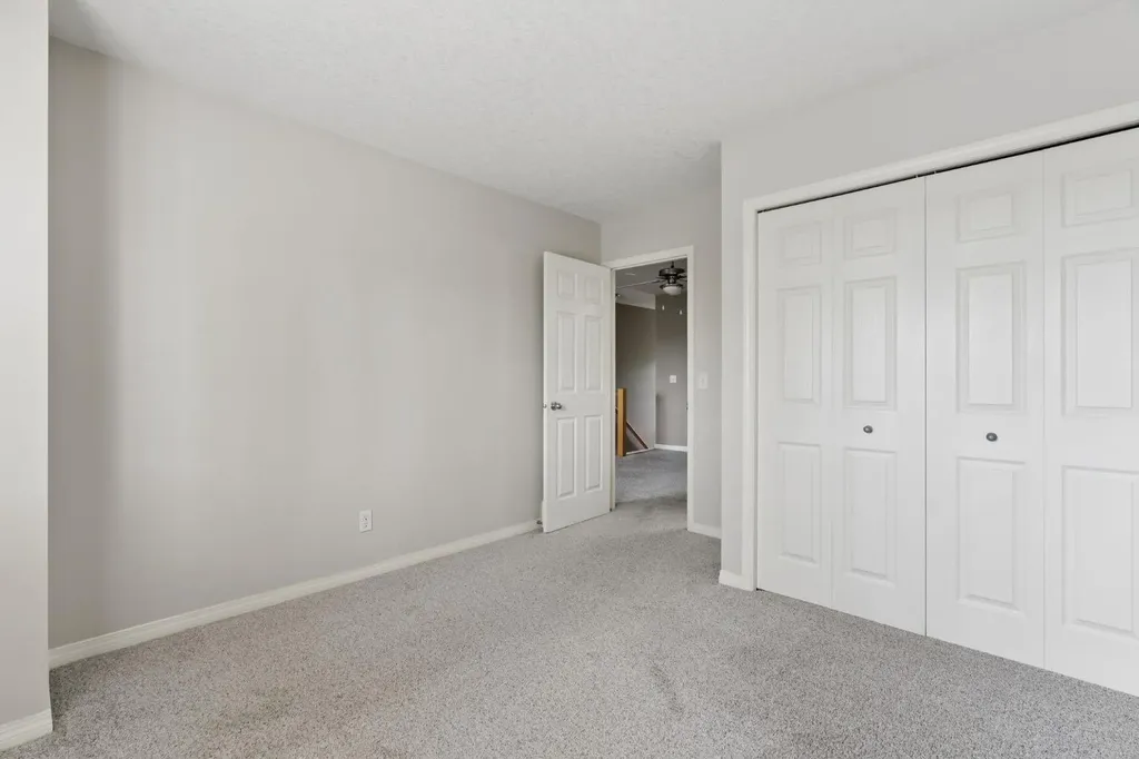 25 Hidden Creek Rise NW Calgary AB T3A6L3