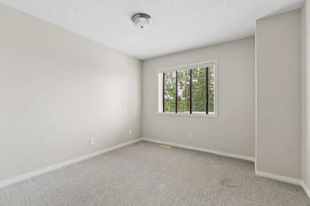 25 Hidden Creek Rise NW Calgary AB T3A6L3