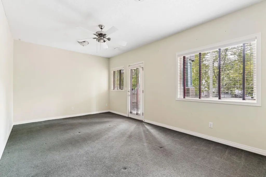 25 Hidden Creek Rise NW Calgary AB T3A6L3