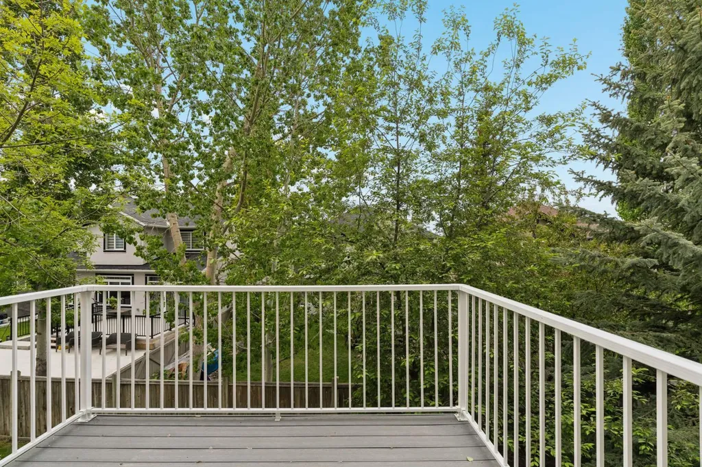 25 Hidden Creek Rise NW Calgary AB T3A6L3