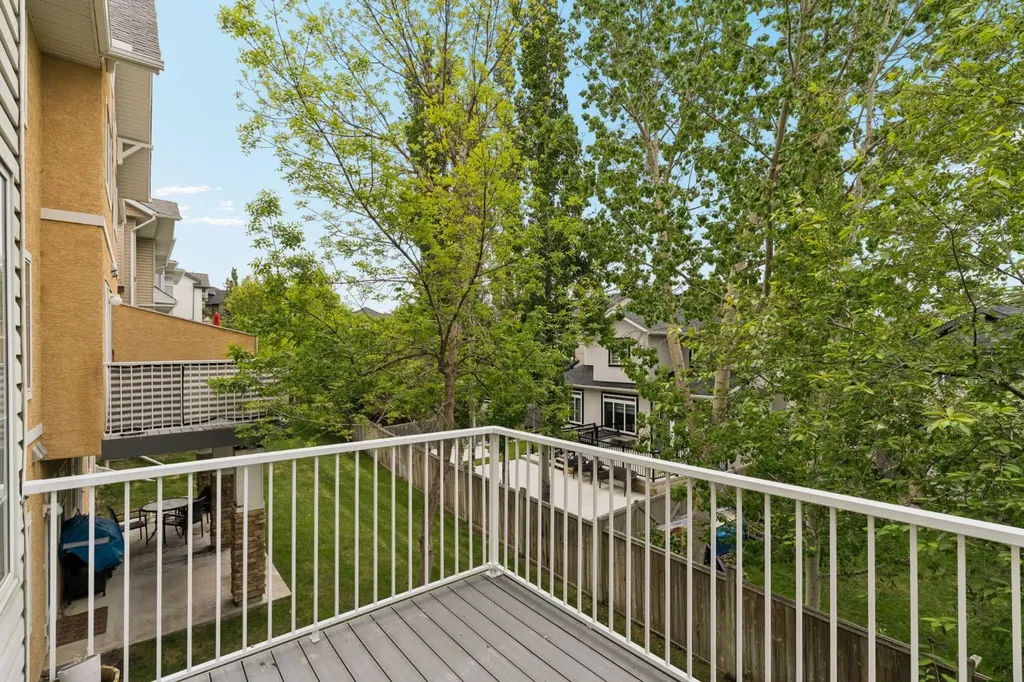 25 Hidden Creek Rise NW Calgary AB T3A6L3