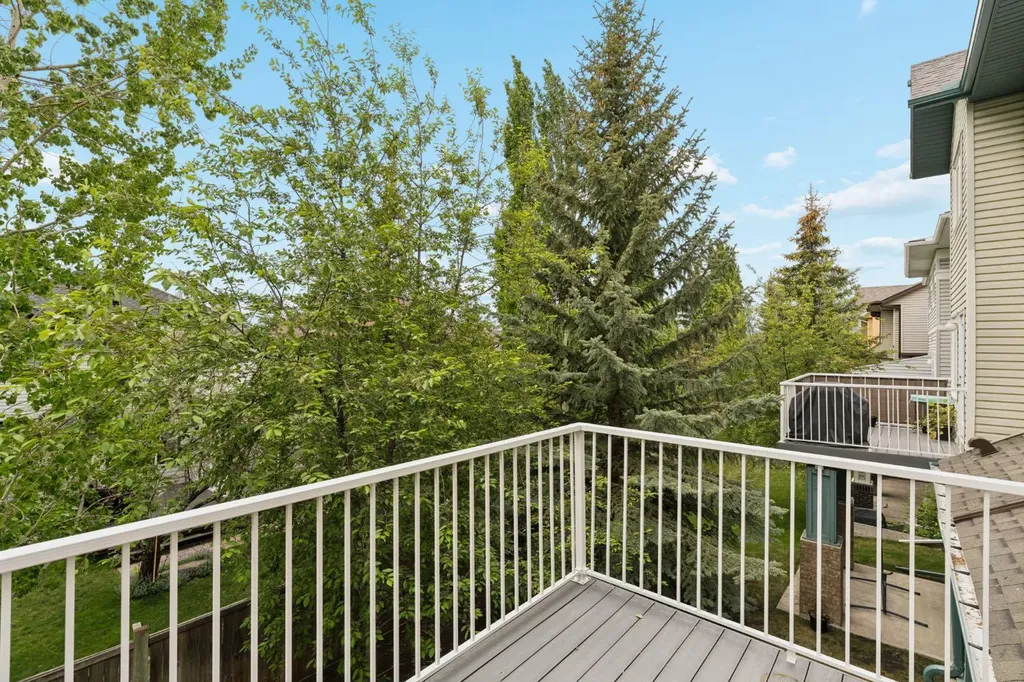 25 Hidden Creek Rise NW Calgary AB T3A6L3