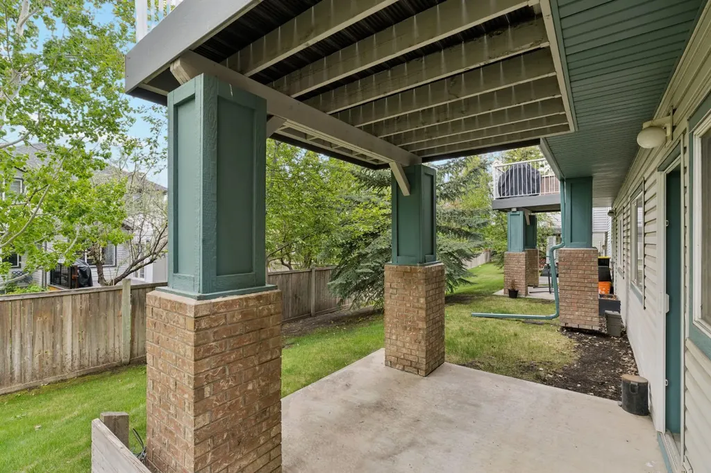 25 Hidden Creek Rise NW Calgary AB T3A6L3
