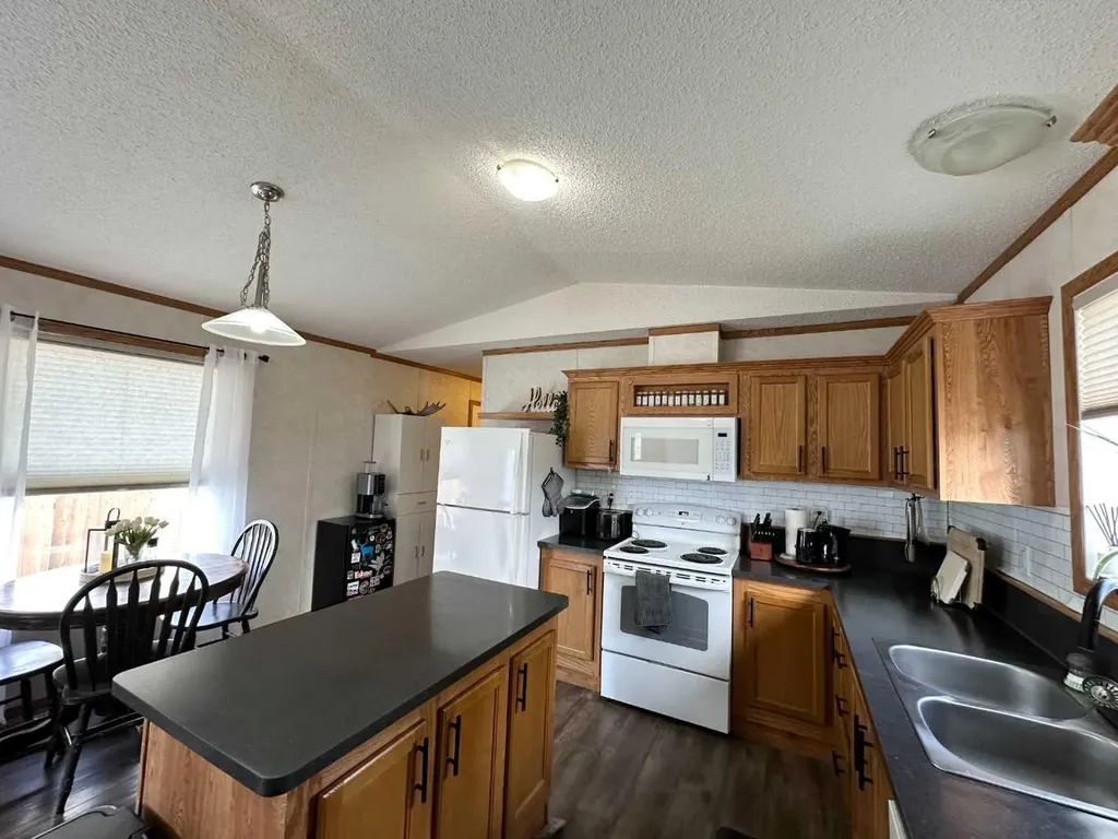 4603 50 Street Vermilion AB T9X 1Y4
