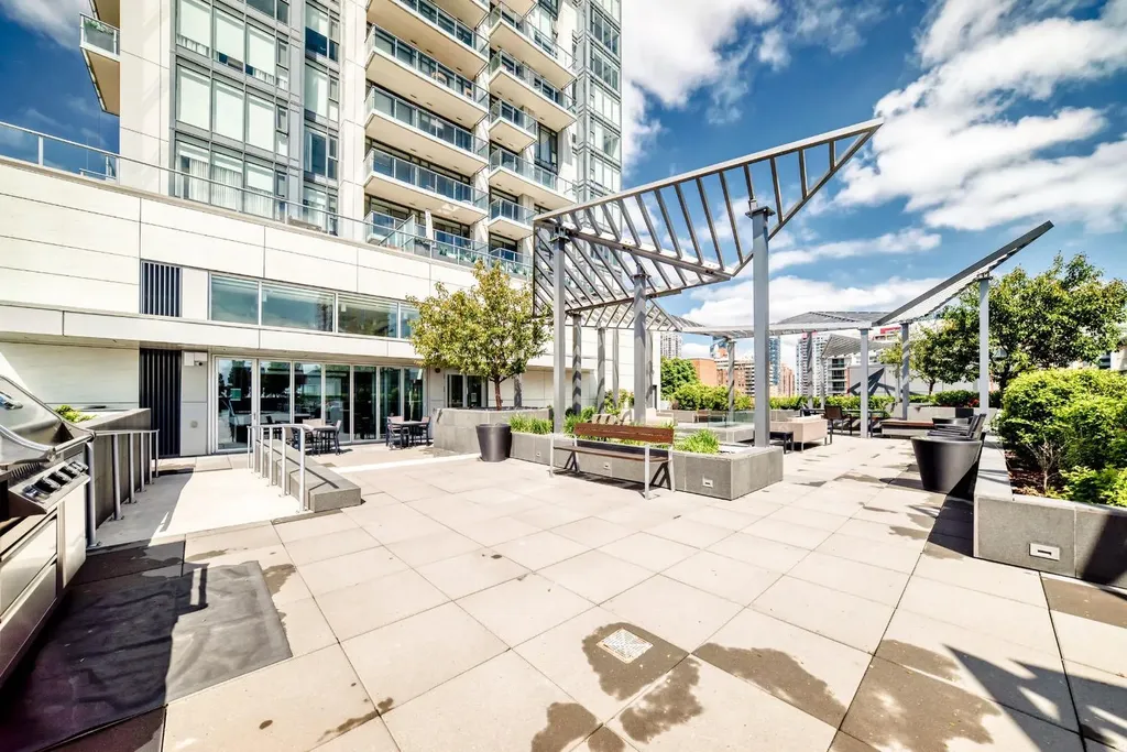 930 16 Avenue SW Calgary AB T2R 1C2