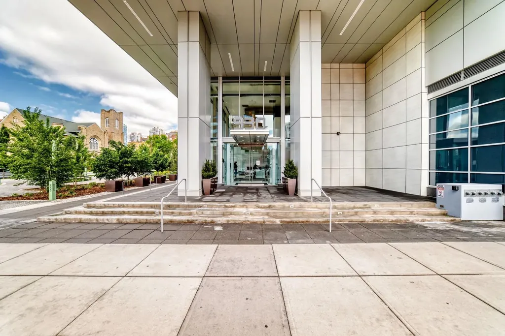 930 16 Avenue SW Calgary AB T2R 1C2