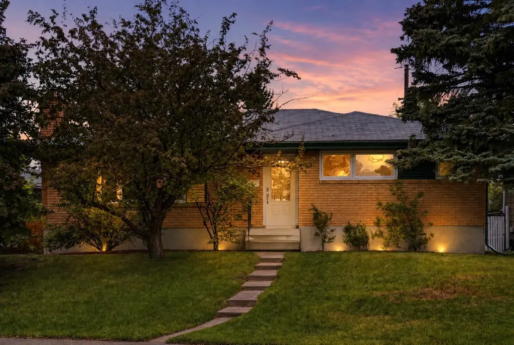 203 Southampton Drive SW Calgary AB T2W 0V6