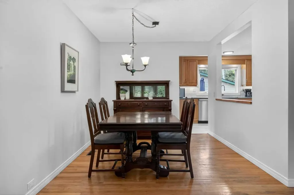 203 Southampton Drive SW Calgary AB T2W 0V6