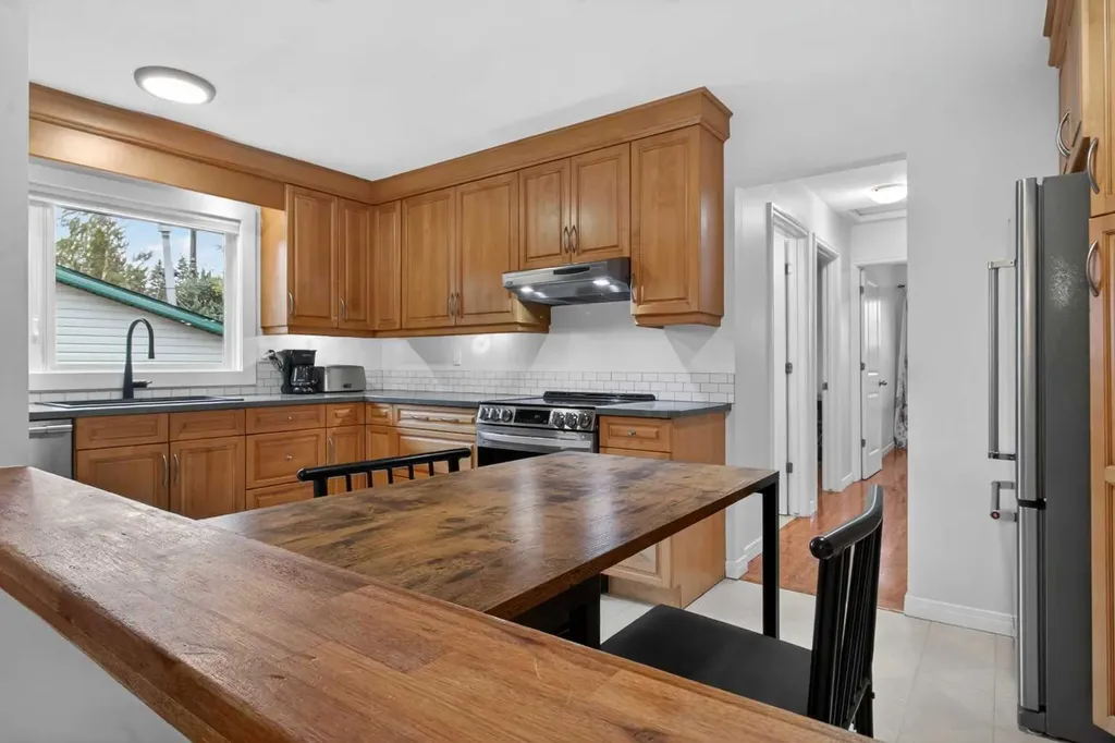 203 Southampton Drive SW Calgary AB T2W 0V6
