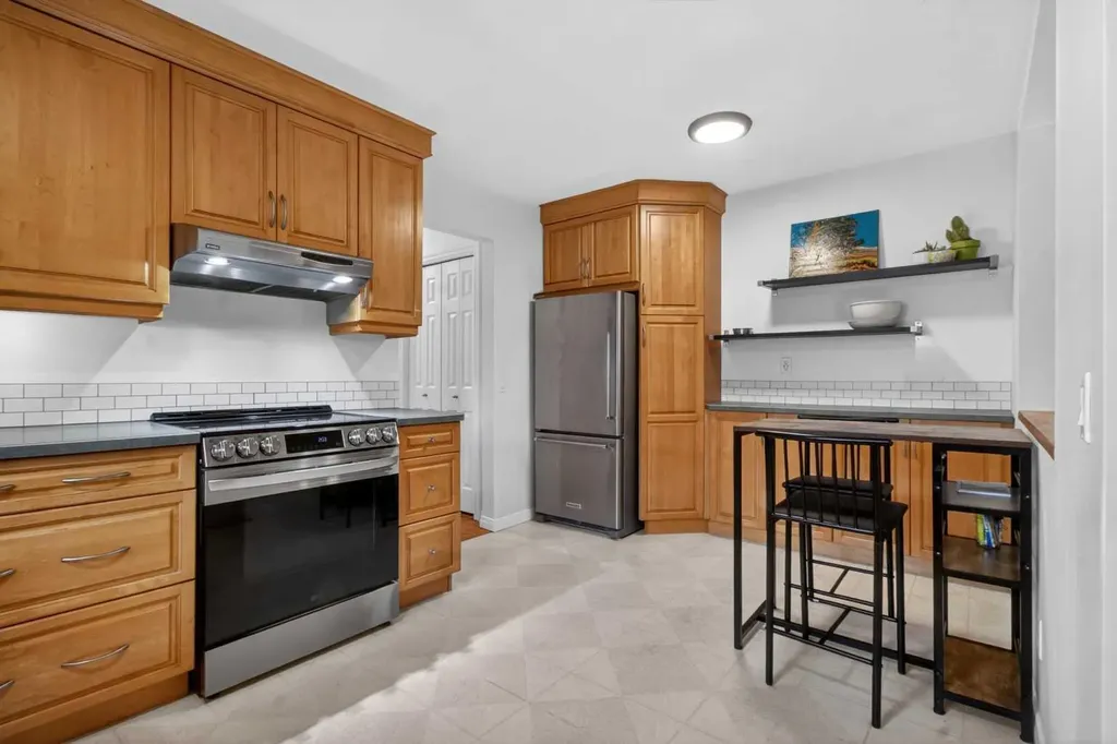 203 Southampton Drive SW Calgary AB T2W 0V6