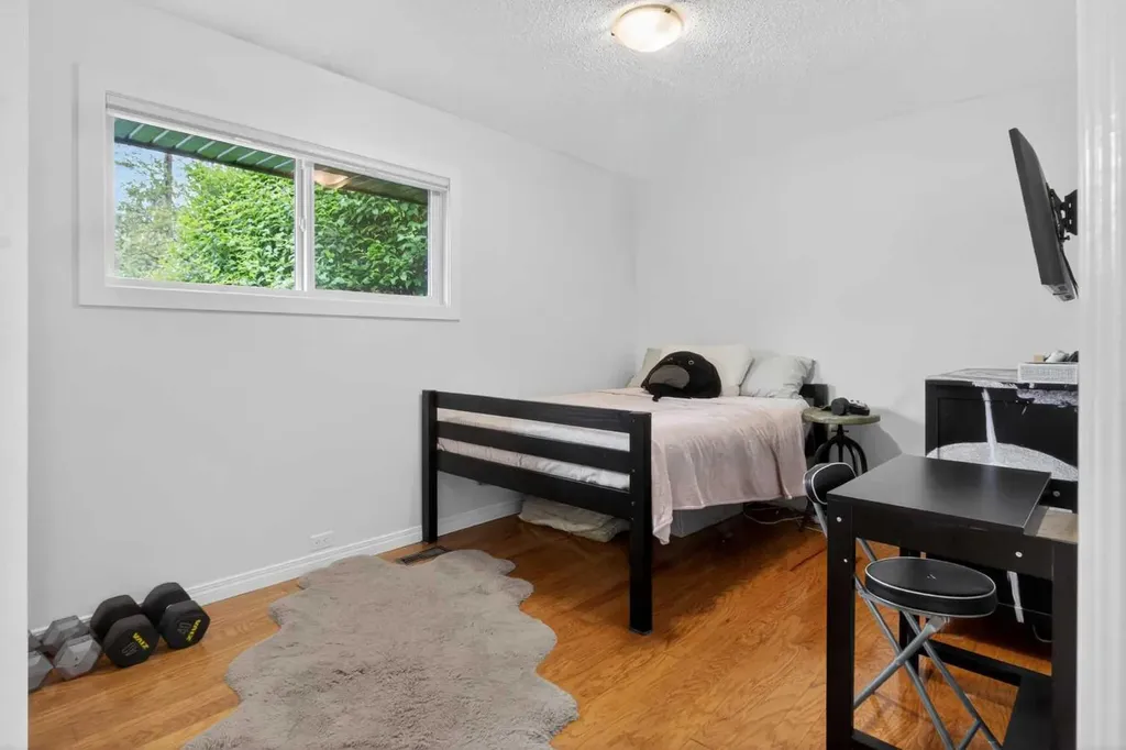 203 Southampton Drive SW Calgary AB T2W 0V6