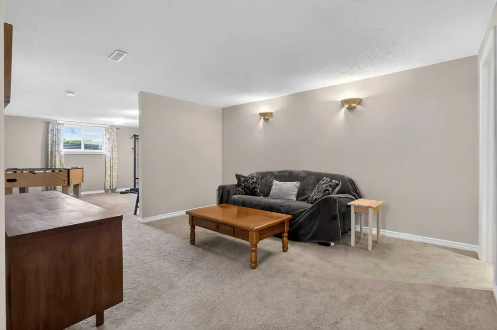 203 Southampton Drive SW Calgary AB T2W 0V6