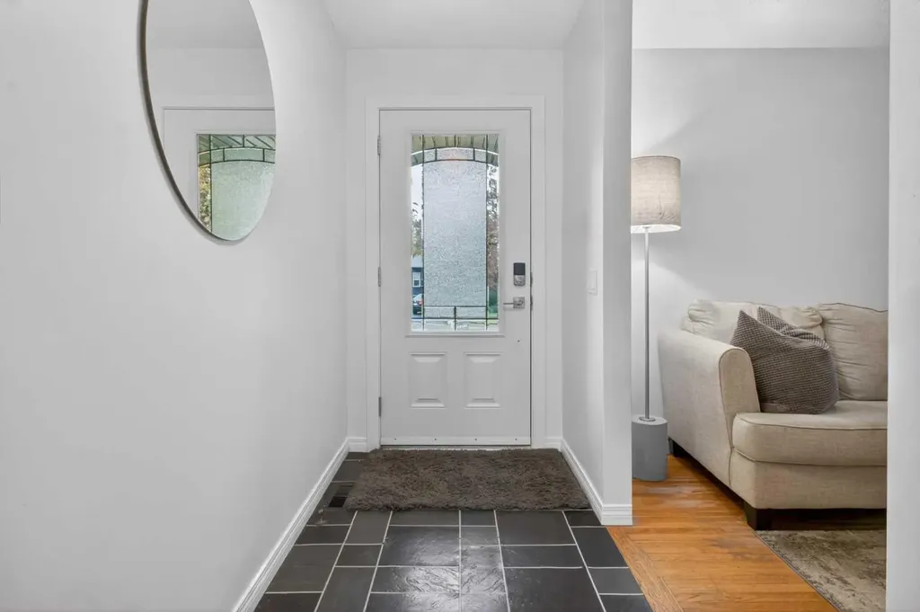 203 Southampton Drive SW Calgary AB T2W 0V6