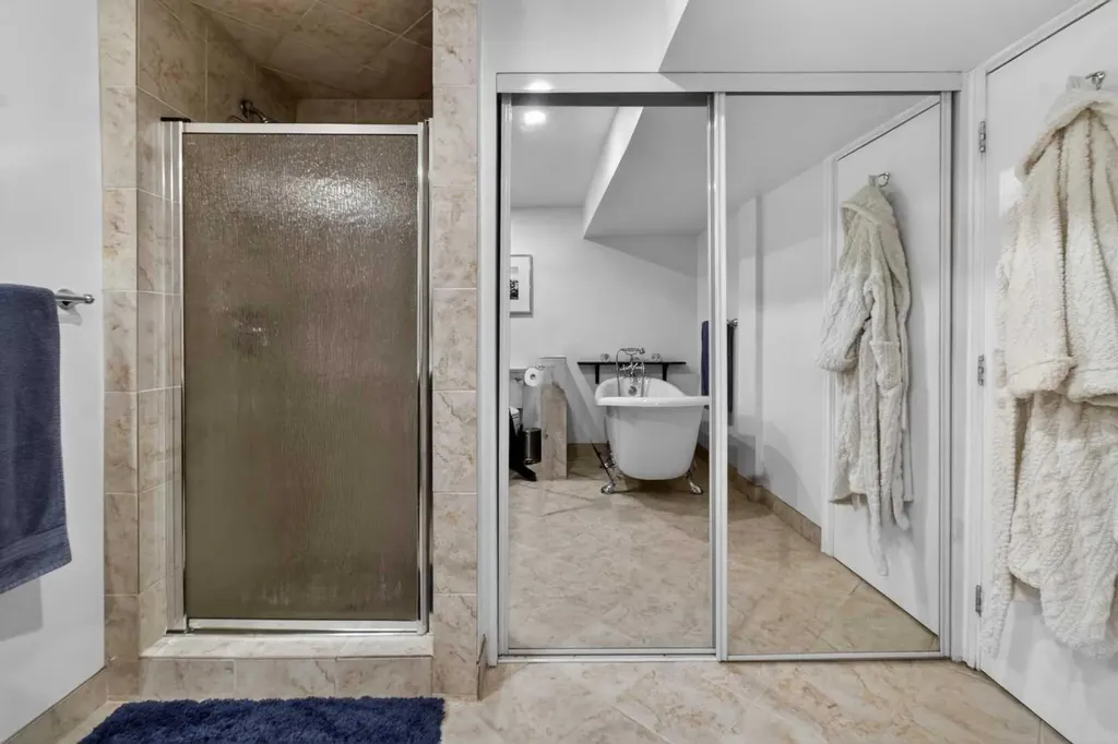 203 Southampton Drive SW Calgary AB T2W 0V6