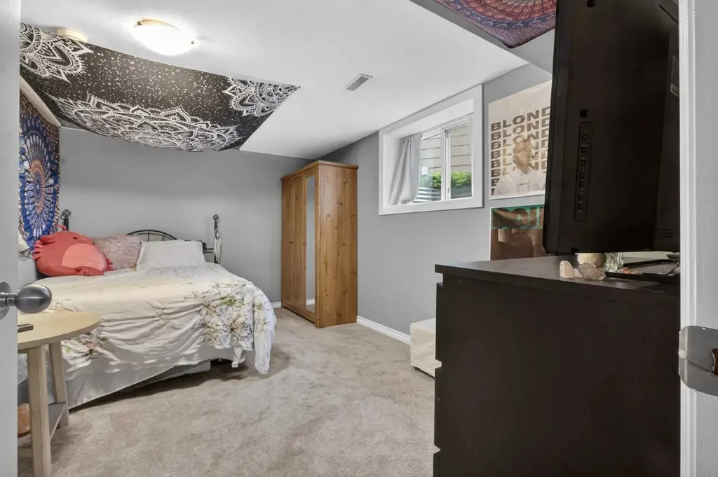 203 Southampton Drive SW Calgary AB T2W 0V6