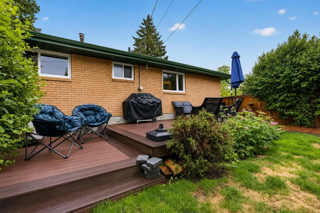 203 Southampton Drive SW Calgary AB T2W 0V6
